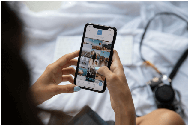 What is mobile UX? 2 person using their mobile